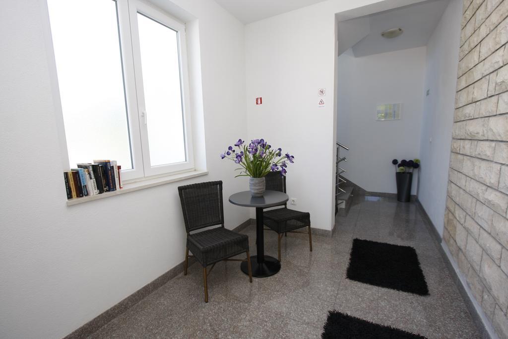 Apartments Neva Makarska Exterior photo